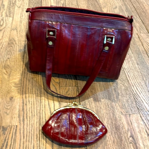 Vintage 1970s burgundy eelskin bag and matching change purse - Picture 1 of 7